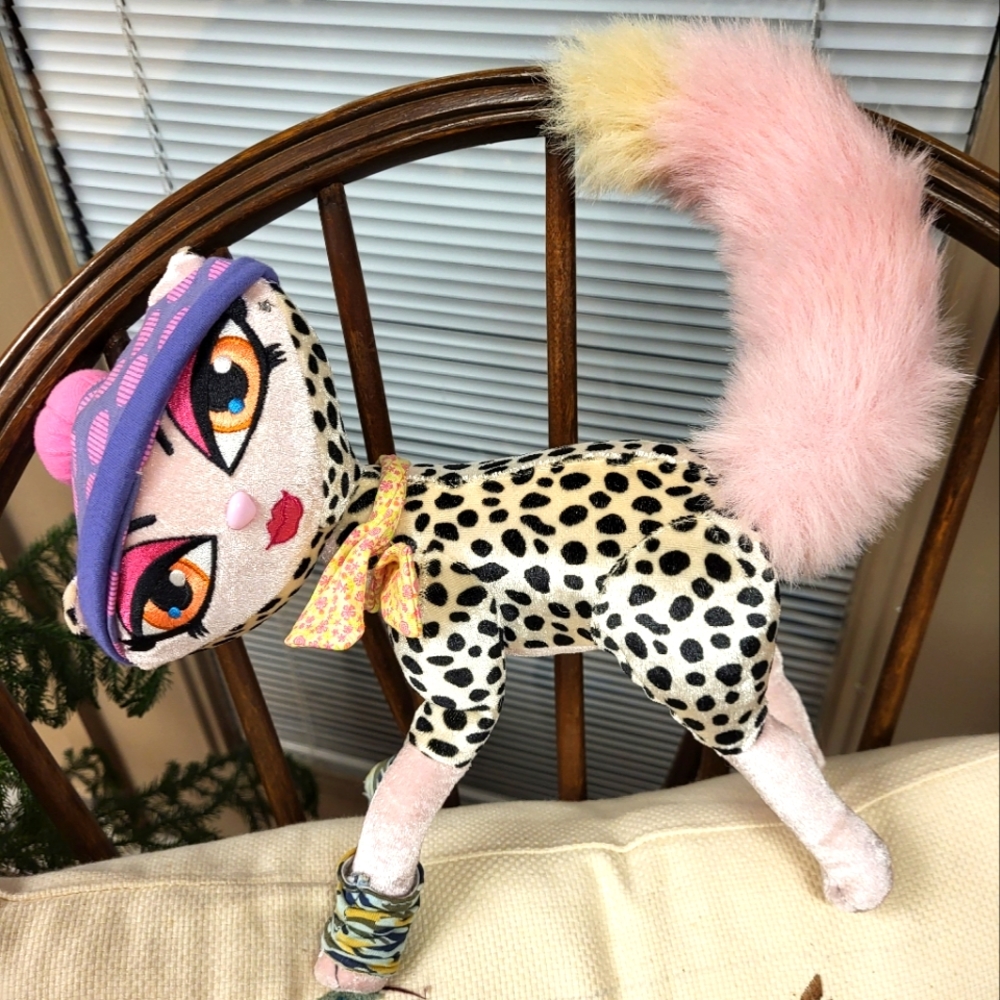 Bratz Petz Kitty. Adorable plush kitty cat.  Styled in Bratz fashion.